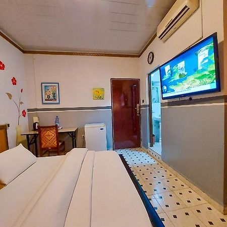 Hotel Relax Киншаса Экстерьер фото