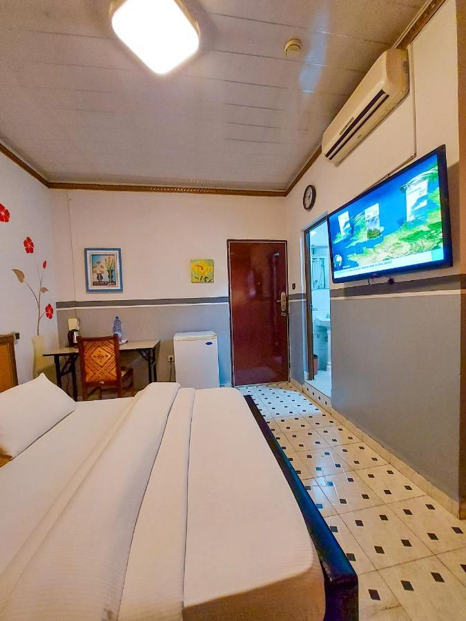 Hotel Relax Киншаса Экстерьер фото