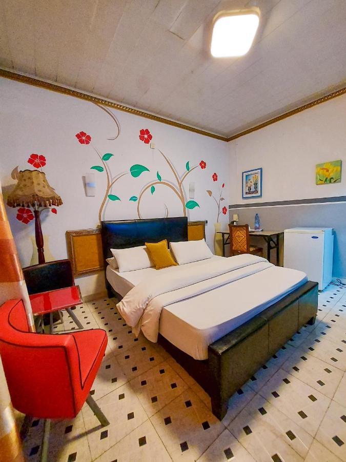 Hotel Relax Киншаса Экстерьер фото