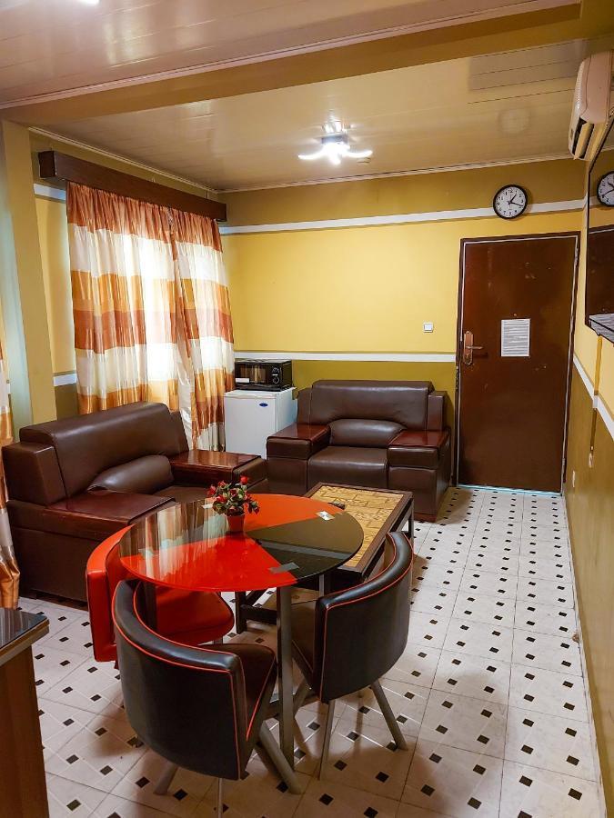 Hotel Relax Киншаса Экстерьер фото