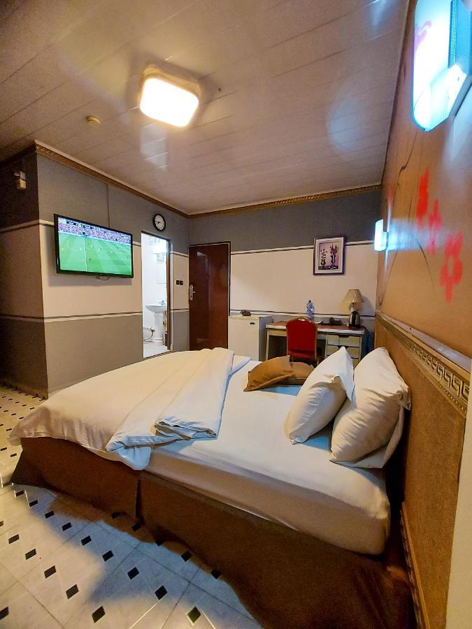 Hotel Relax Киншаса Экстерьер фото