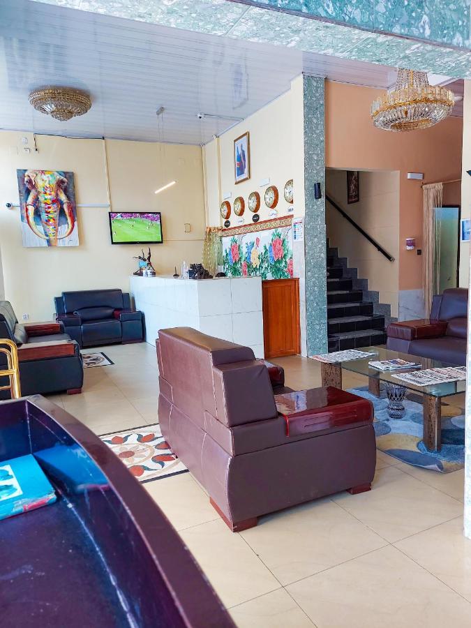 Hotel Relax Киншаса Экстерьер фото