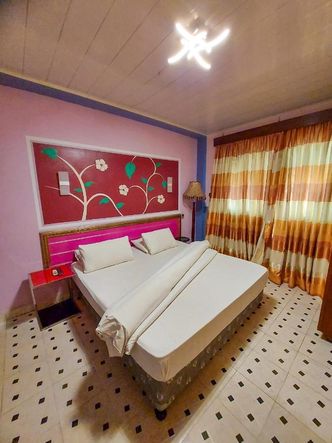 Hotel Relax Киншаса Экстерьер фото