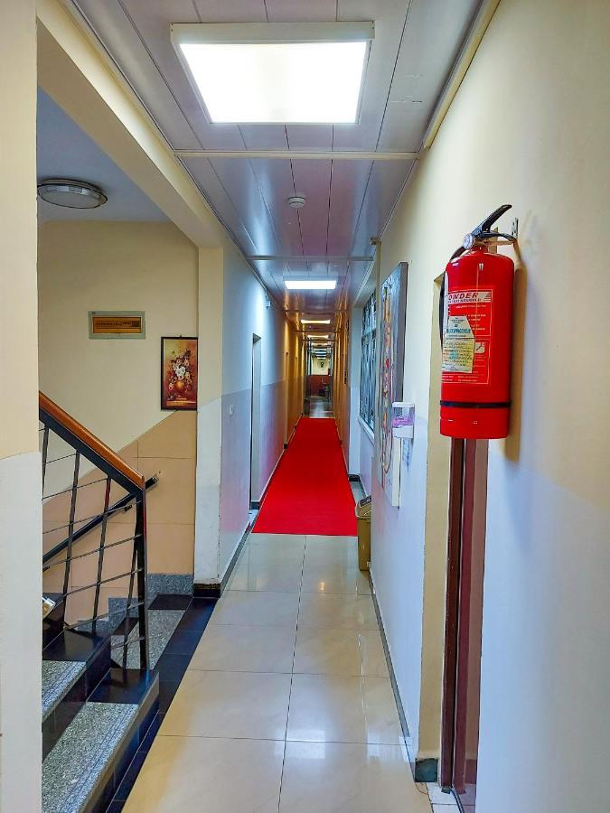 Hotel Relax Киншаса Экстерьер фото
