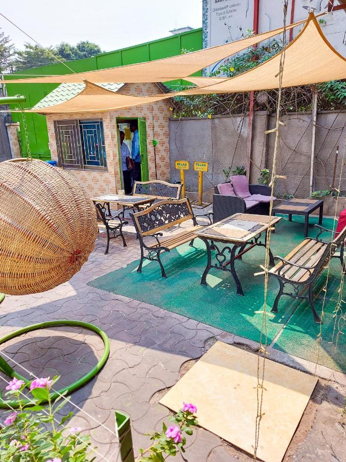 Hotel Relax Киншаса Экстерьер фото