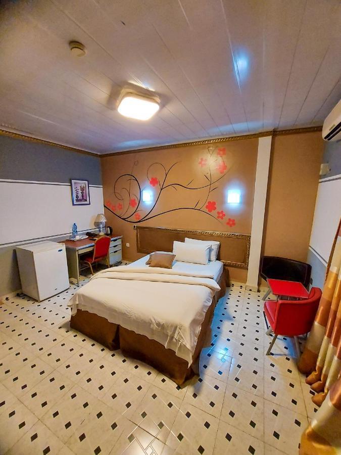 Hotel Relax Киншаса Экстерьер фото