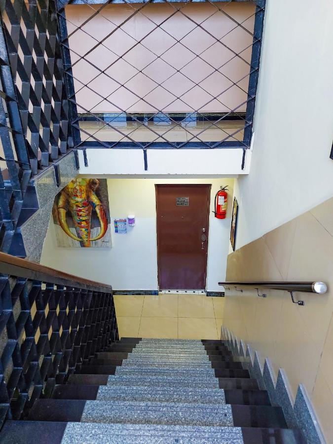 Hotel Relax Киншаса Экстерьер фото