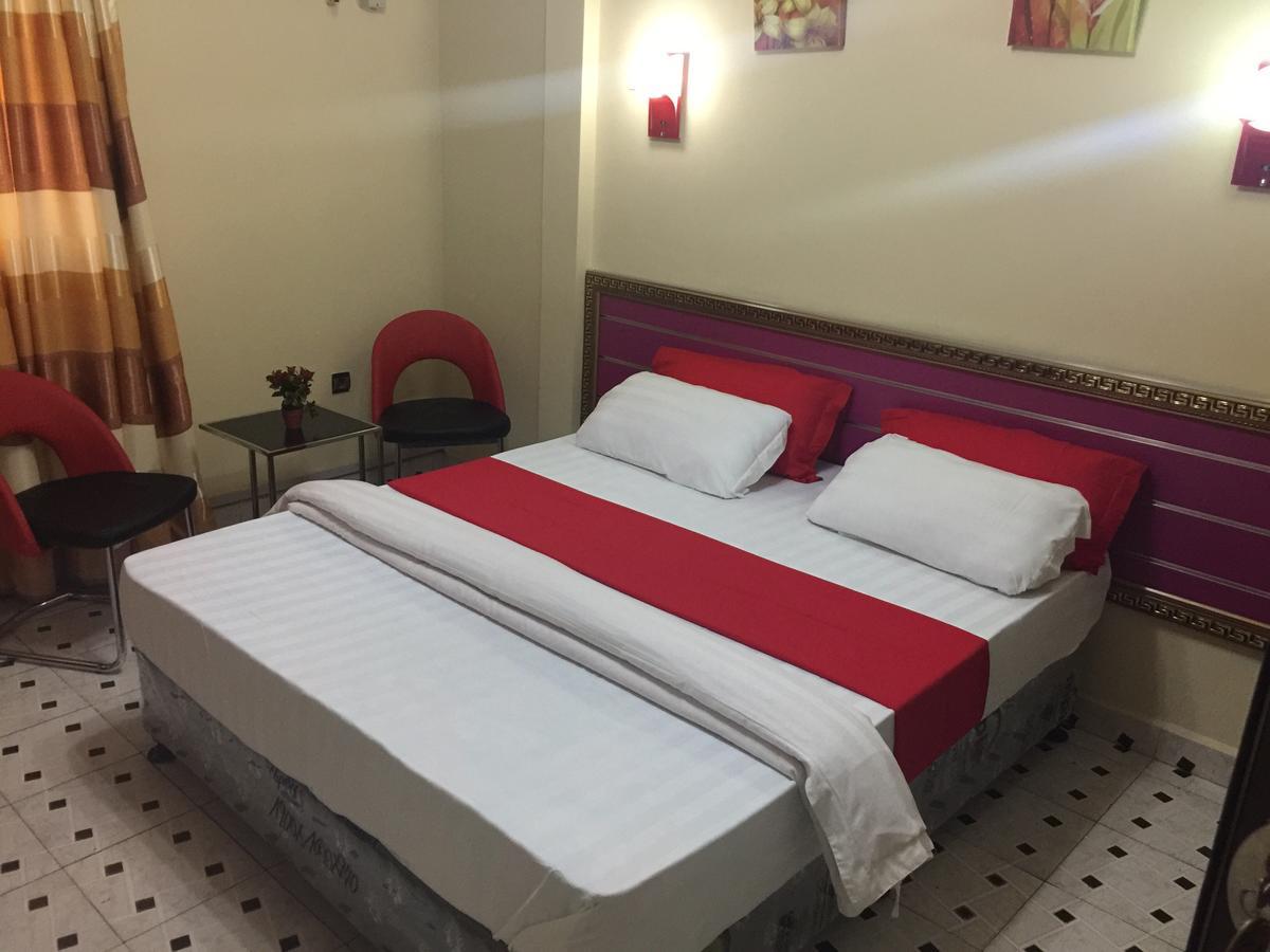 Hotel Relax Киншаса Экстерьер фото