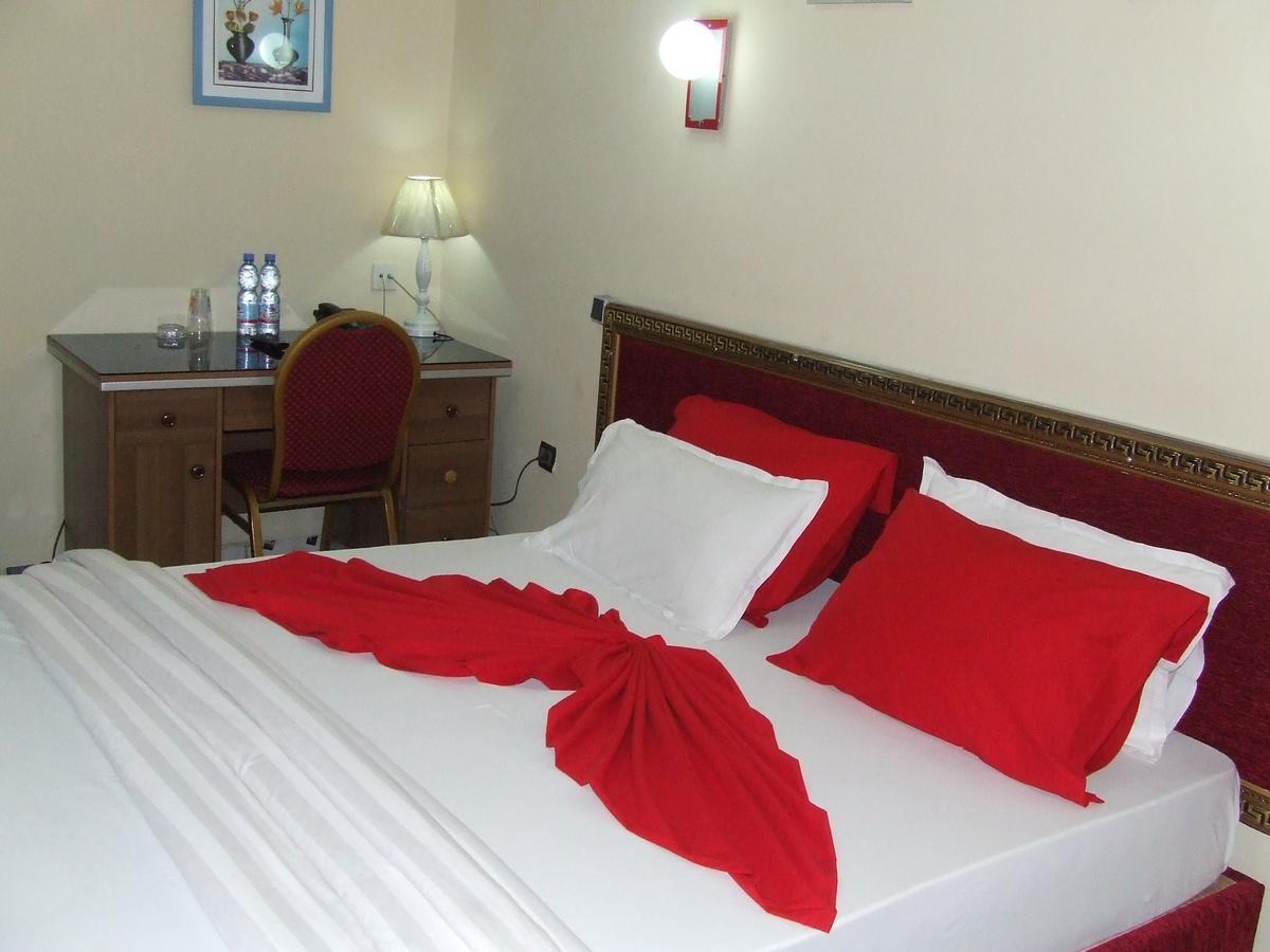 Hotel Relax Киншаса Экстерьер фото
