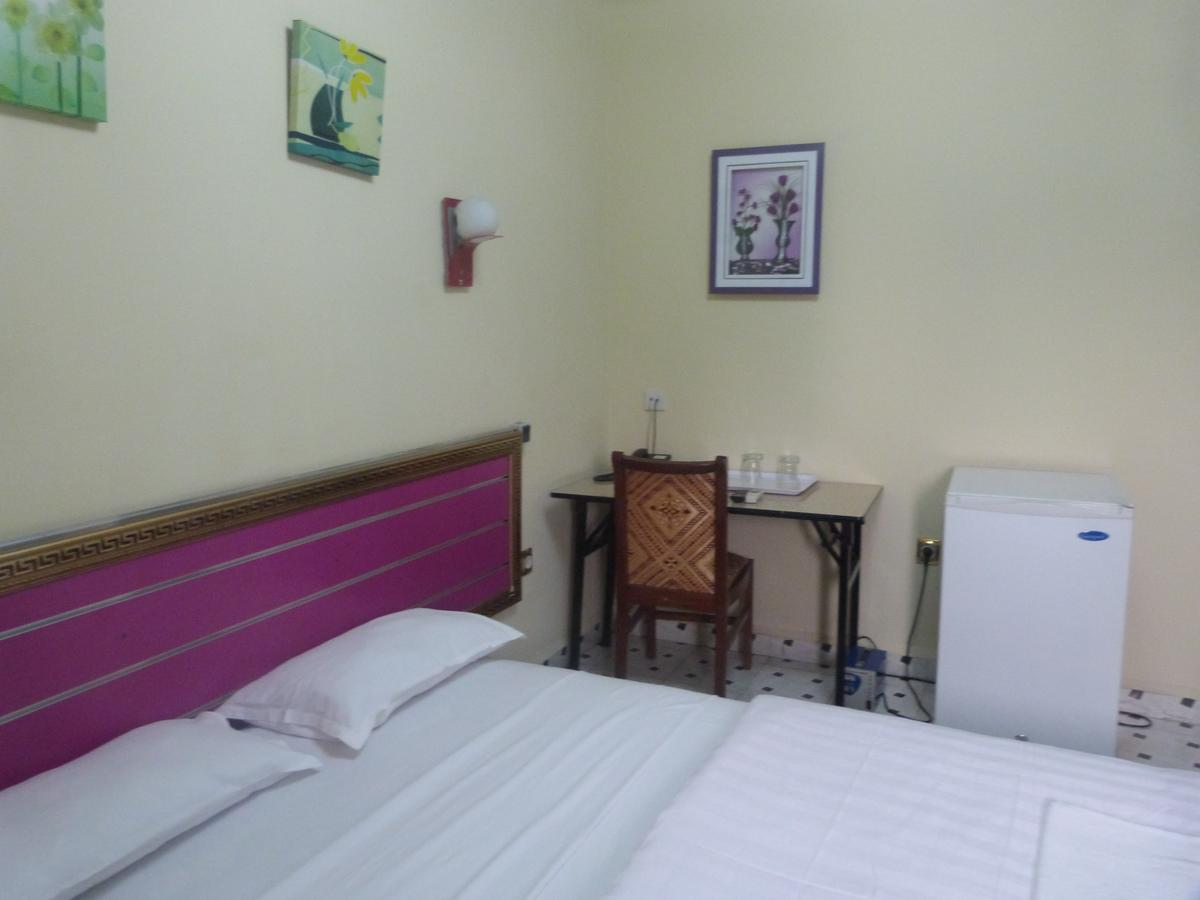 Hotel Relax Киншаса Экстерьер фото